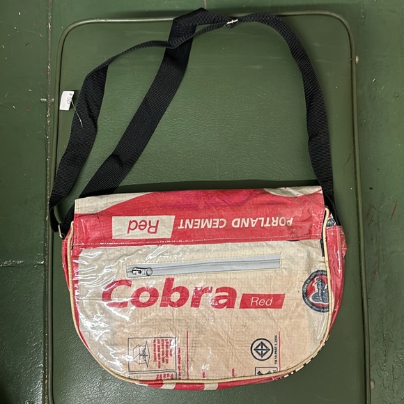 Angkor Recycled Cobra Crossbody Messenger Bag.Never used.Handmade in Cambodia. - Picture 2 of 8